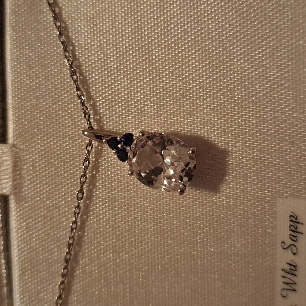 ⭐️NEW⭐️White and blue sapphire pendant